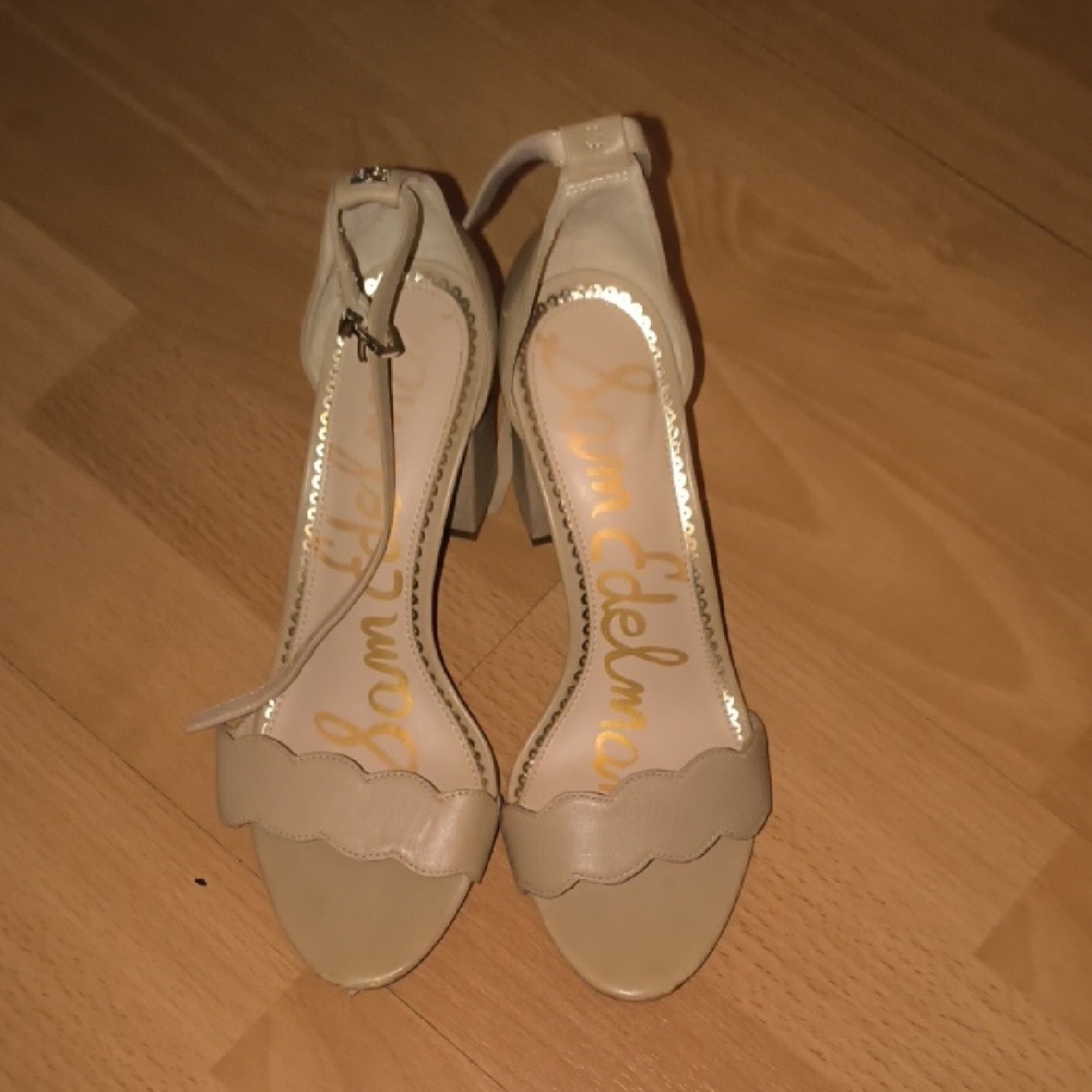 Sam Edelman | Beige Scalloped Heels